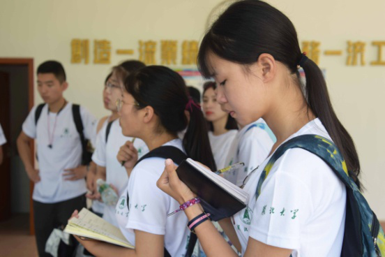 湖北大学通识教育学院学子暑期实践 考察长江经济带